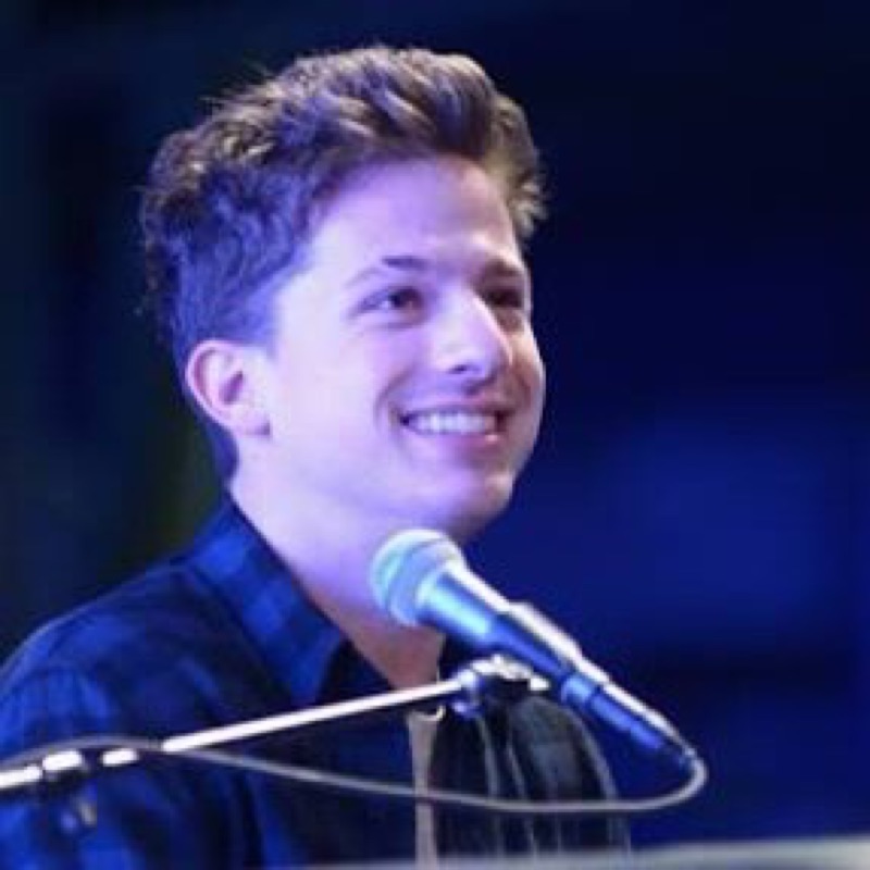 Who be favourite singer. Charlie Puth. Singer pic.